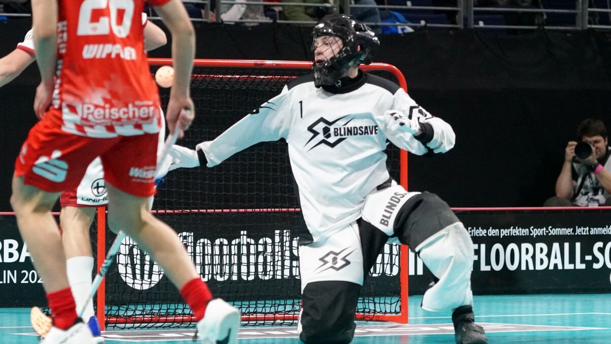 Dominik Bürger hütet weiterhin das Tor der Red Hocks Kaufering. Der Goalie gehört zu den erfahrenen Kräften der Lechfloorballer und spielt damit beim Comeback in der 1. FBL eine wichtige Rolle. (Foto: Finkenzeller) 
