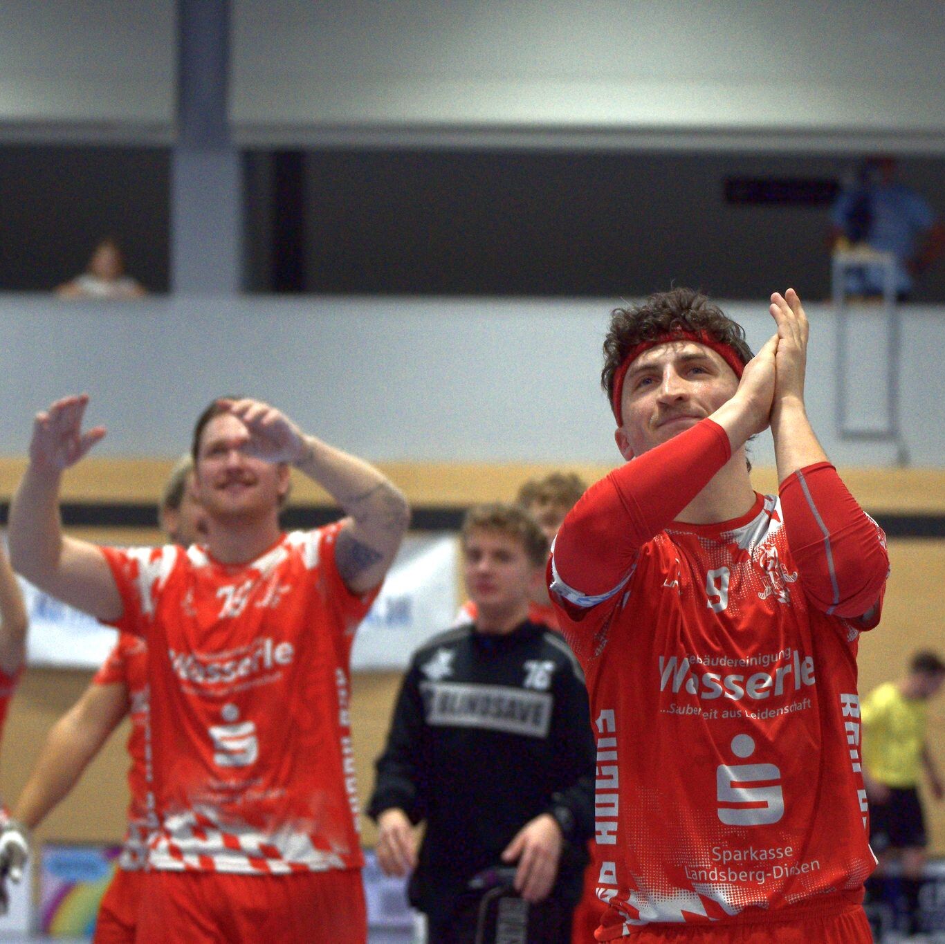 Jubel über sechs Punkte: Kapitän Benedikt Föhr und die Red Hocks behielten in gleich zwei ganz knappen Spielen die Oberhand. (Foto: Rubenwolf)