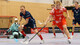 Mit seinem Treffer zum 4:4-Ausgleich brachte Eemeli Ylänen das Spiel in Holzbüttgen in die Verlängerung, in der seine Red Hocks am Ende das glücklichere Ende hatten. Tags darauf gegen Spitzenreiter Bonn (blaues Trikot) gaben die Kauferinger die Partie vor allem im zweiten Drittel ab. (Foto: Archiv/Finkenzeller)