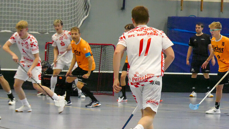 Nachdem der Saisonstart im Pokal gegen Floorball Griedel gelungen ist, beginnt für die Red Hocks nun die Spielzeit in der 2. FBL. Mit Halle schaut gleich ein Schwergewicht im Sportzentrum vorbei.  (Foto: Red Hocks) Nachdem der Saisonstart im Pokal gegen Floorball Griedel gelungen ist, beginnt für die Red Hocks nun die Spielzeit in der 2. FBL. Mit Halle schaut gleich ein Schwergewicht im Sportzentrum vorbei.  (Foto: Red Hocks)
