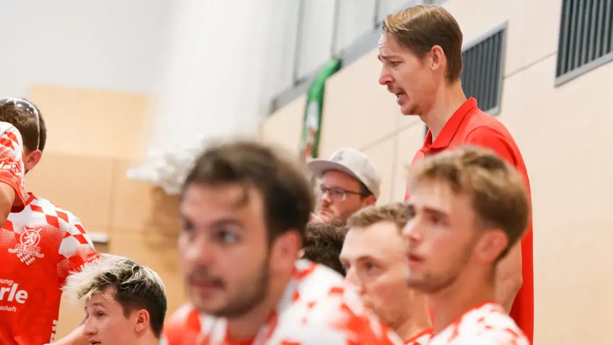 Zeit für Erkenntnisse: Kauferings Trainerteam um Headcoach Henrik Nordström freut sich auf zwei aufschlussreiche Tests im heimischen Sportzentrum. (Foto: Finkenzeller)
