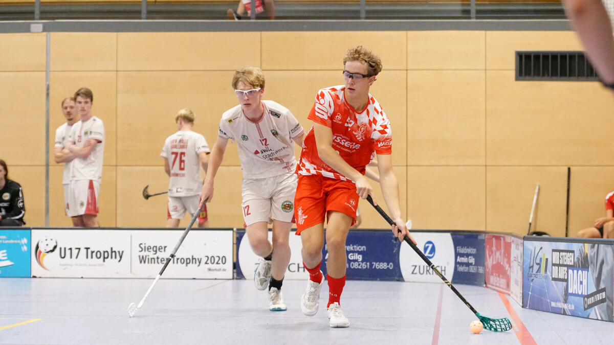 Gregor Denks erster Treffer gegen Döbeln ließ den Knoten platzen. Am Ende siegten seine Red Hocks mit 10:2. Das Bild zeigt ihn im Spiel gegen Halle. (Foto: Finkenzeller) Gregor Denks erster Treffer gegen Döbeln ließ den Knoten platzen. Am Ende siegten seine Red Hocks mit 10:2. Das Bild zeigt ihn im Spiel gegen Halle. (Foto: Finkenzeller)