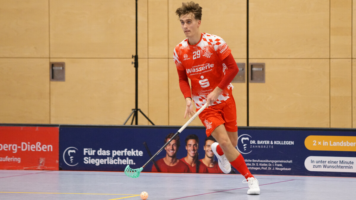 Die Playoffs sind so gut wie gesichert, jetzt geht es für Verteidiger Dominik Thiel und die Red Hocks darum, als Tabellenerster ins Ziel zu kommen. (Foto: Finkenzeller)