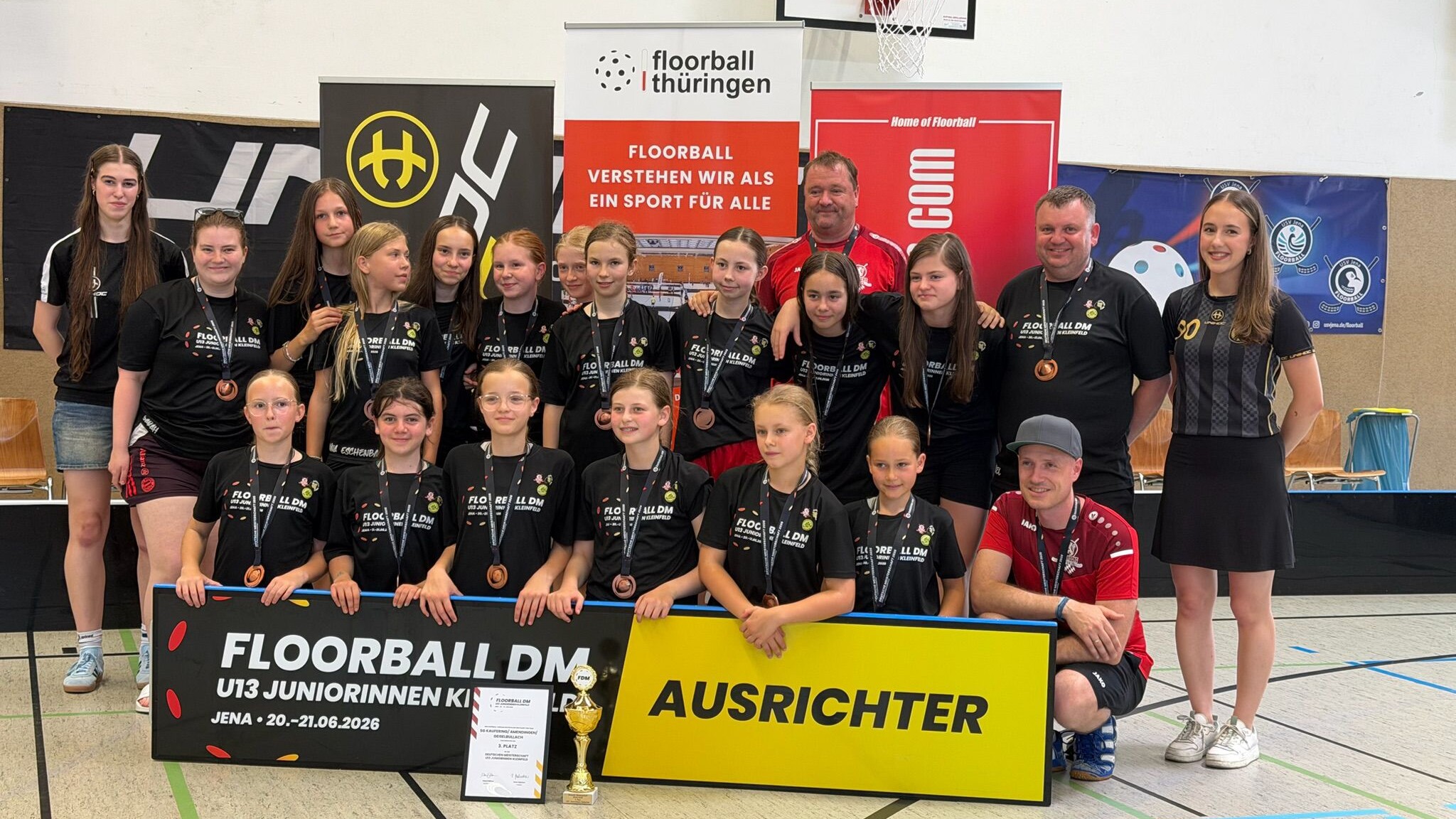 Gemeinsam mit Spielerinnen der Bullach Bees und des SV Amendingen holten Kauferings U13-Floorballerinnen Bronze bei der DM in Jena. (Foto: Privat)